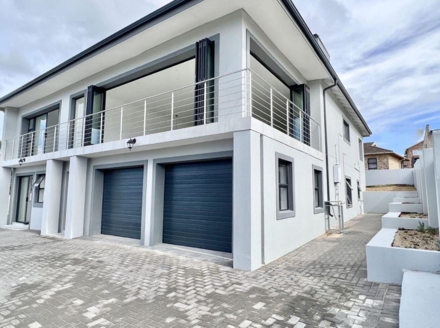 5 Bedroom Property for Sale in Wavecrest Eastern Cape